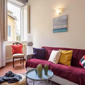 Enchanting Alcove In Ponte Vecchio Apartment Florence